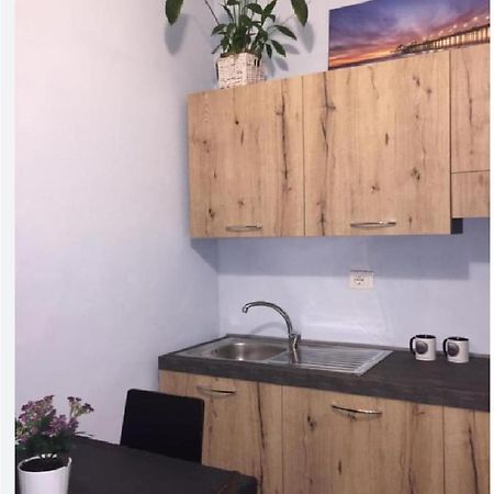 Mono Dd Checkin A Richiesta Apartment Parma Bagian luar foto