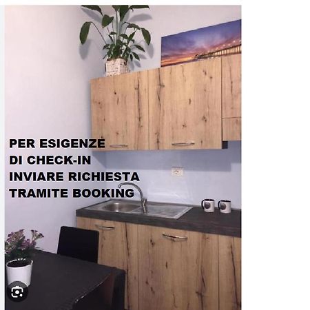 Mono Dd Checkin A Richiesta Apartment Parma Bagian luar foto